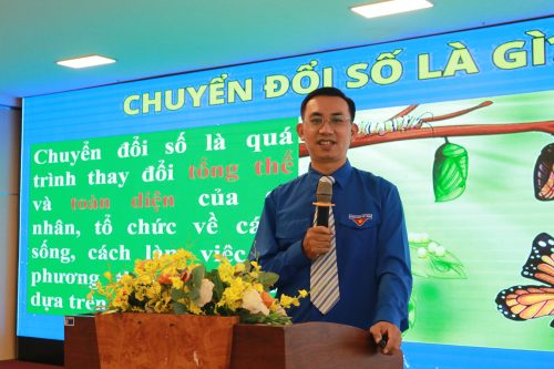 Báo cáo viên ThS. Trần Đức Sự – Phó Giám đốc Trung tâm phát triển Khoa học và Công nghệ Trẻ Tp.Hồ Chí Minh